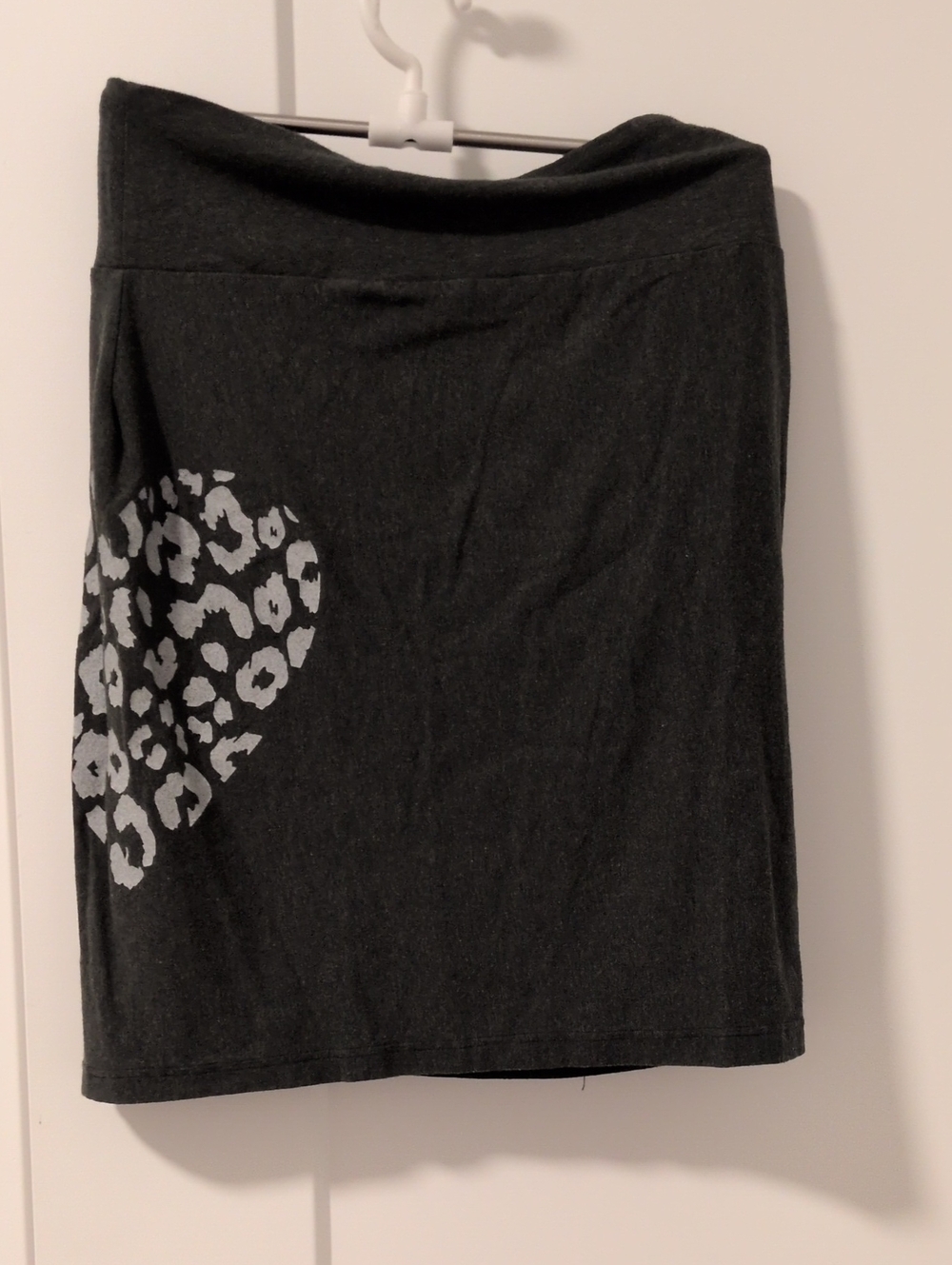 Dark green Women's Knit Skirt with Leopard Heart Accent
